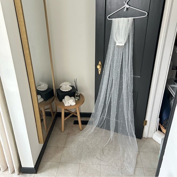 Untamed Petals by Jackson Veil with Pearl Hair Comb - Picture 6 of 6